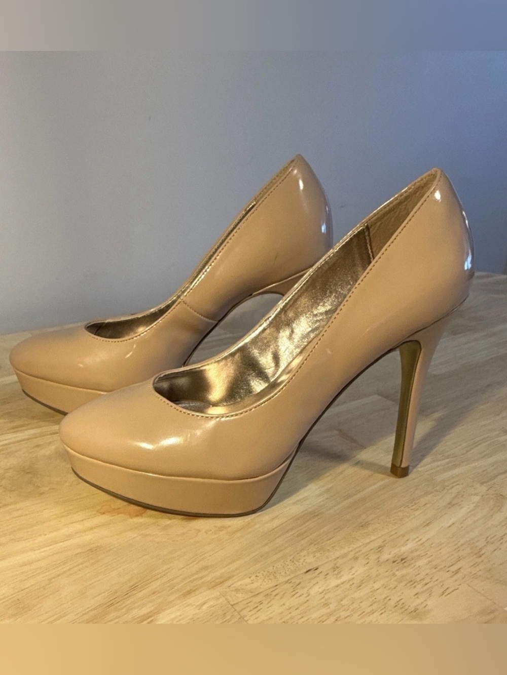 Steve Madden Nude Patent Platform Pumps
